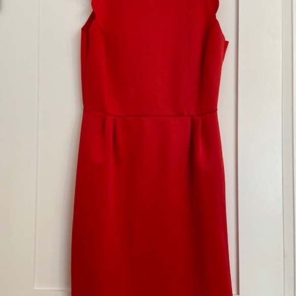 Scalloped Carolina Bell (Montreal) Dress - Picture 2 of 6